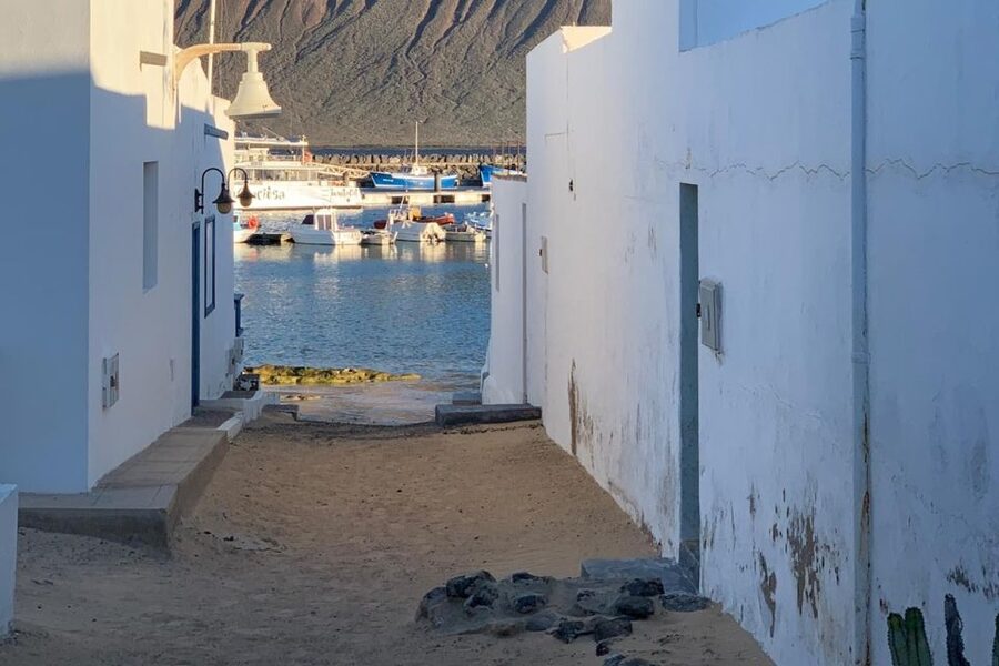 Lanzarote: Return Ferry to La Graciosa with Bus Pickup - The big idea: why this day trip works so well