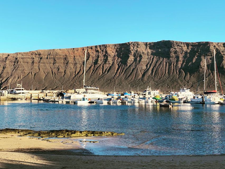 Lanzarote: Return Ferry to La Graciosa with Bus Pickup - Small quirks to know: guidance, return ride, and comfort choices