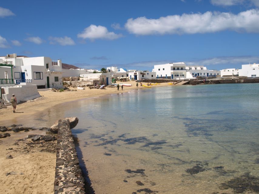 Lanzarote: Return Ferry to La Graciosa with Bus Pickup - Should you book this Lanzarote to La Graciosa return ferry trip?