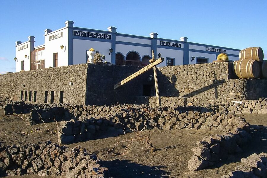 Lanzarote: Timanfaya Park and Jameos del Agua Full-Day Tour - The optional camel ride at the volcano: short, scenic, and pay-as-you-go