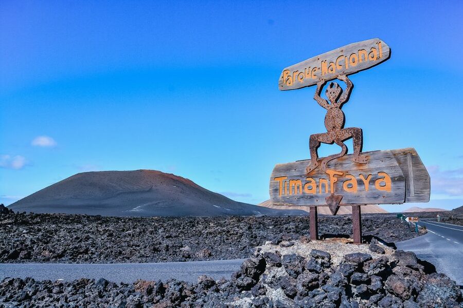 Lanzarote: Volcanos of Timanfaya and Caves Tour with Lunch - Price and value: what $112 buys you and why it can be worth it