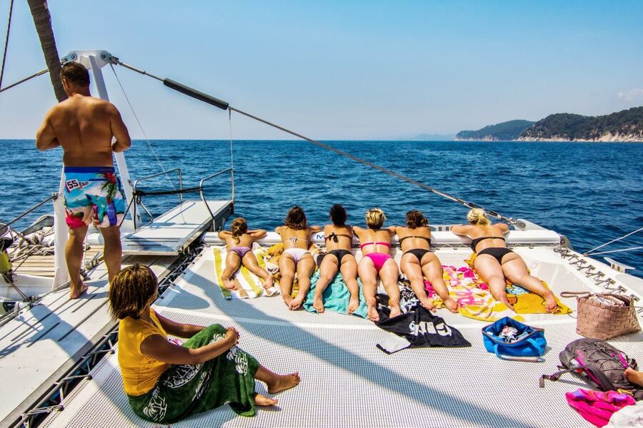 Lloret de Mar: Catamaran Sailing Cruise with BBQ and Drinks - The return cruise with DJ: dancing, music volume, and photos