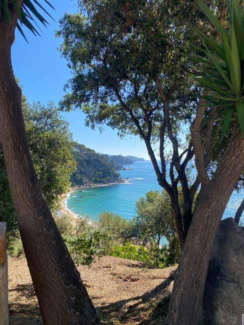 Lloret de Mar: Guided Sightseeing Tour in a 4x4 Vehicle - Vintage Land Rover Santana: a different way to see Lloret de Mar and the coast