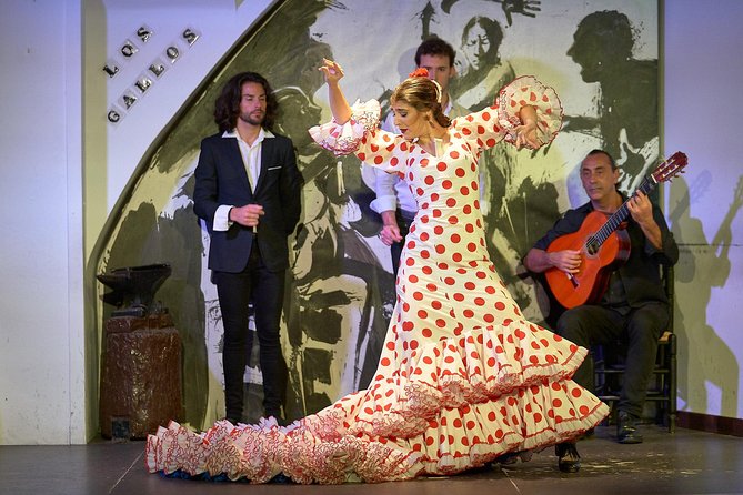 Los Gallos Flamenco Show Admission Ticket - Entering the Venue: How to Get a Good Seat Without Stress