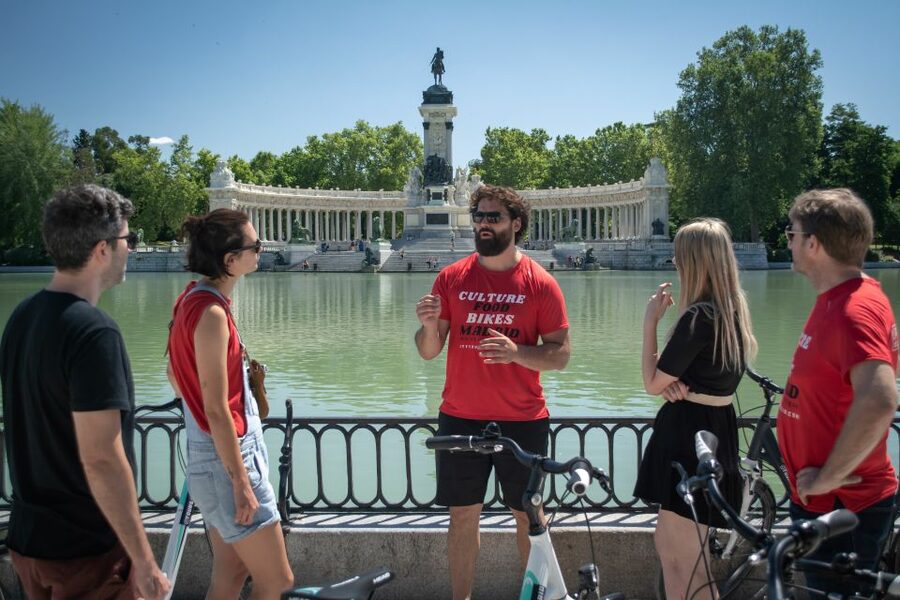 Madrid: 3 h. Guided Highlights Bike Tour with Optional Tapas - Almudena, Plaza de la Villa, and the Old Madrid Mood Shift