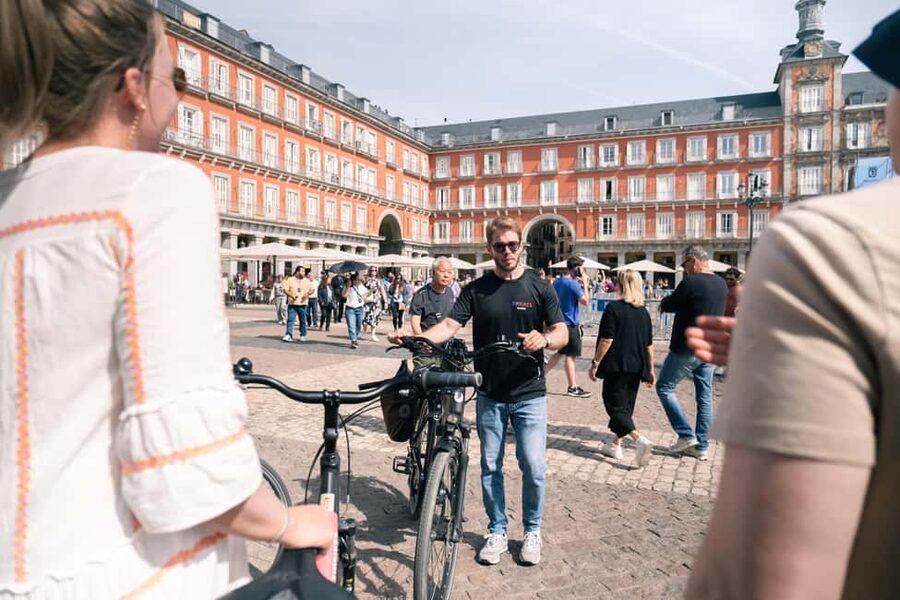 Madrid: 3 h. Guided Highlights Bike Tour with Optional Tapas - Mercado de San Miguel: Food Energy Without Detours