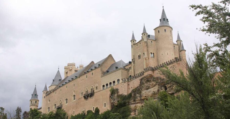 Madrid: Avila and Segovia Day Trip with Tickets to Monuments - Key things that make this day trip work