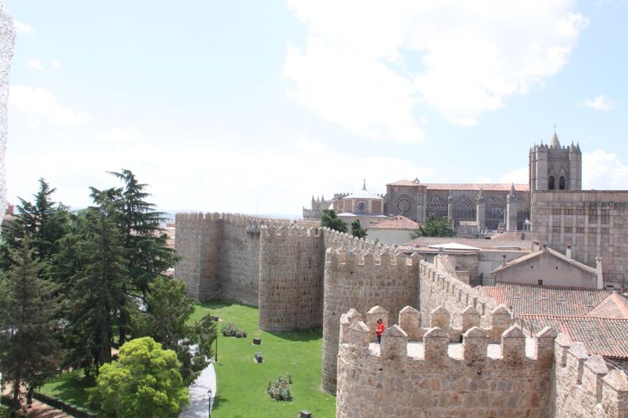 Madrid: Avila and Segovia Day Trip with Tickets to Monuments - Segovia Cathedral and the Alcázar’s Ship-Bow Silhouette