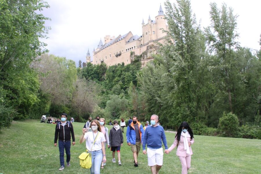 Madrid: Avila and Segovia Day Trip with Tickets to Monuments - Pace, Walking, and Practical Tips for a Smooth 9 Hours