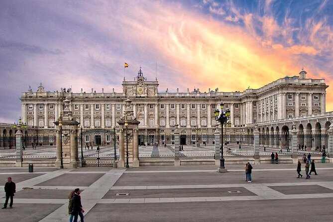 Madrid Best Walking Tour: Old city and Royal sites - Calle Mayor’s Old Stone Streets and Plaza de la Villa’s Political Echoes
