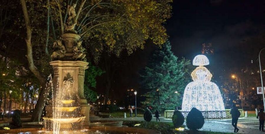 Madrid: City Highlights Tuk Tuk Tour - San Miguel Market and the surrounding old-city vibe