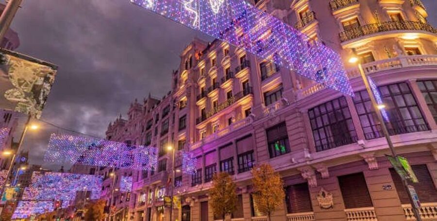 Madrid: City Highlights Tuk Tuk Tour - Stops are the magic, not just the driving