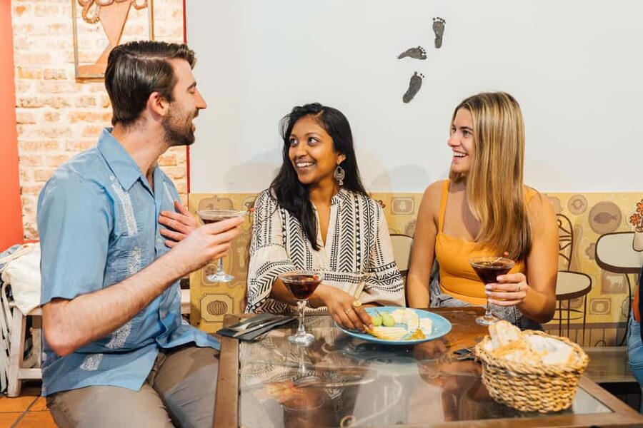 Madrid Guided Food Tour with Tapas and Spanish Wine - The guide experience: what people consistently praised