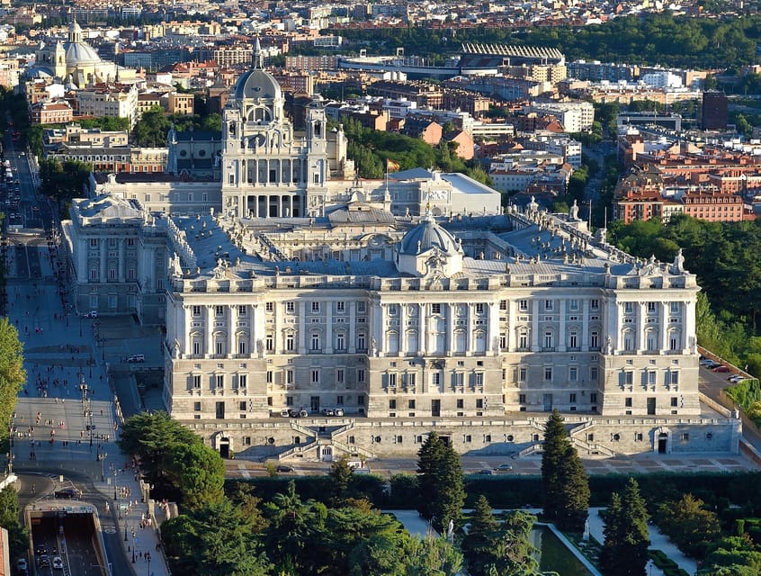 Madrid: Guided Tour of the Royal Palace with Fast Access - Guides like Rubén and Deyvis: why their style keeps you engaged