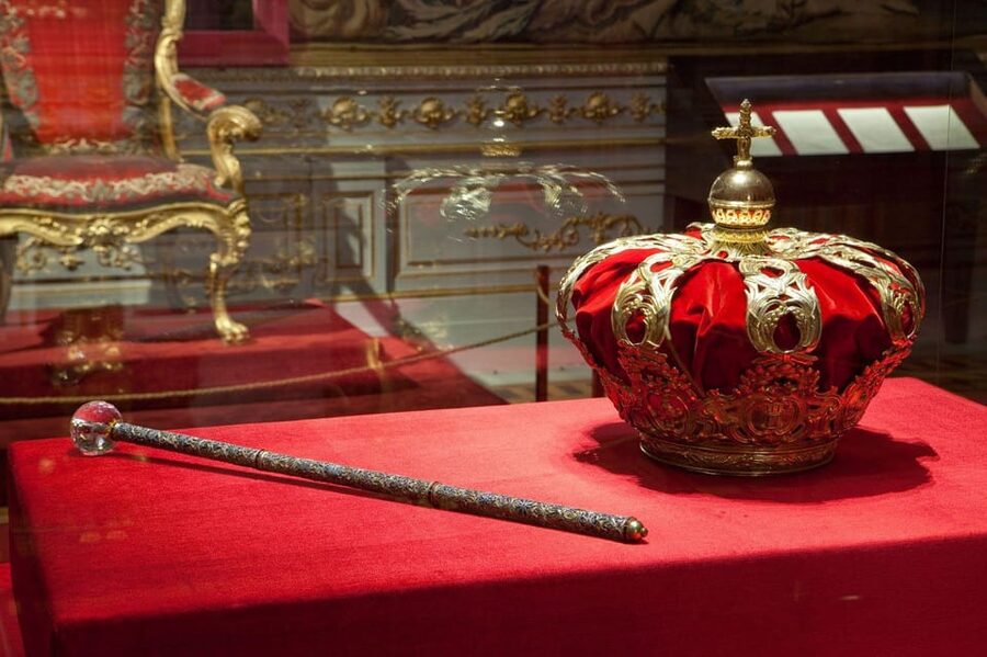 Madrid: Guided Tour of the Royal Palace with Fast Access - Should you book this Royal Palace guided tour?