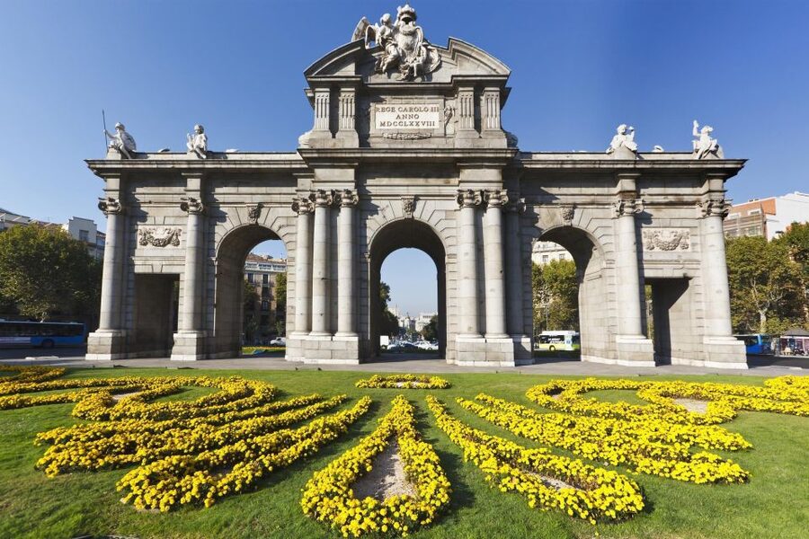 Madrid: Iconic Retiro Park Segway Tour - La Rosaleda rose garden: 4,000+ rose bushes, best in spring