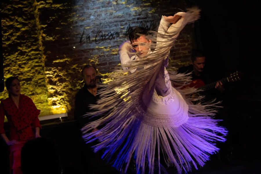 Madrid: La Cueva de Lola Flamenco Show Tickets with Drink - La Cueva de Lola in Barrio La Latina, close to the big sights