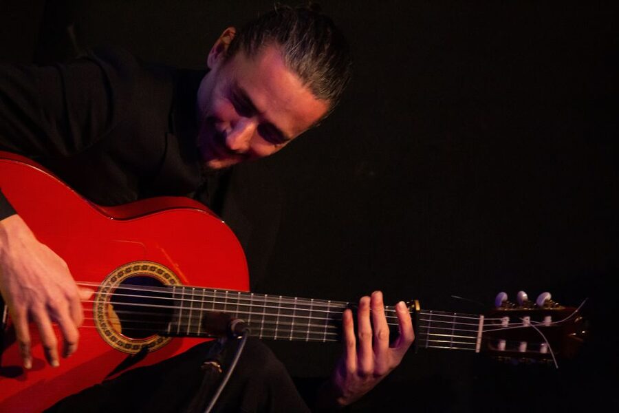 Madrid: La Cueva de Lola Flamenco Show Tickets with Drink - The one-hour flamenco show: singing, guitar, and dance energy