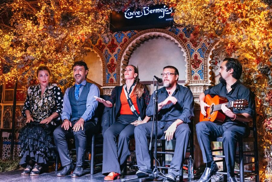 Madrid: Live Flamenco Show with Food and Drinks Options - The food and drinks upgrade: how the meal fits the show