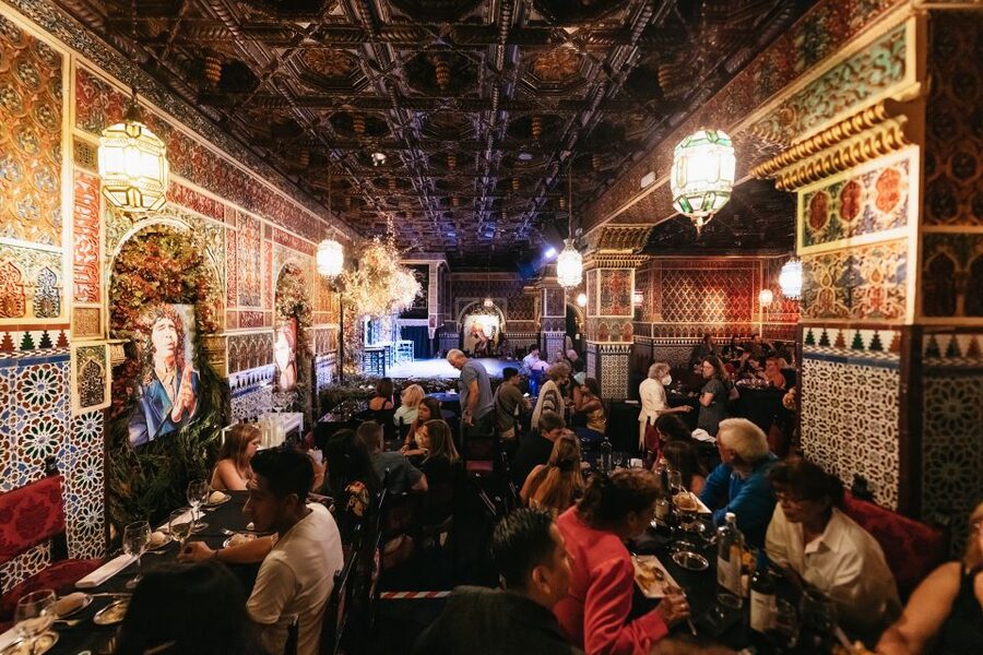 Madrid: Live Flamenco Show with Food and Drinks Options - Noise, phones, and other practical realities of watching flamenco