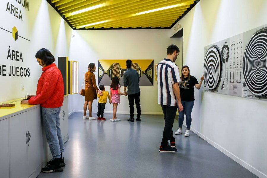Madrid: Museum of Illusions Ticket - Optical Illusions That Teach Your Brain the Rules
