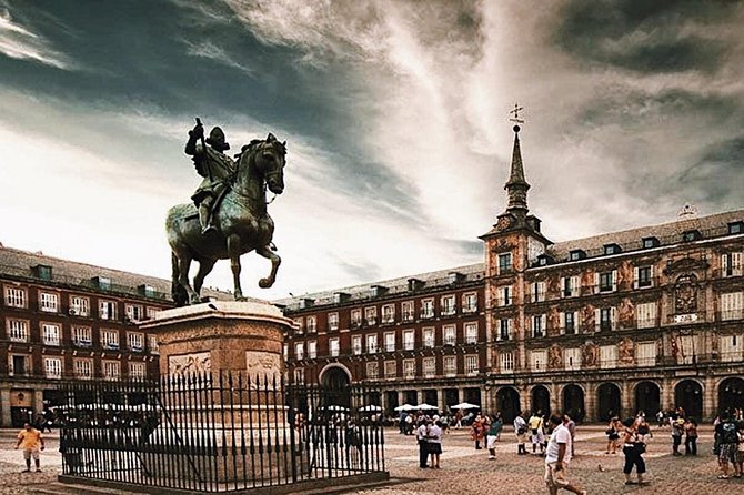 Madrid Old City Guided Exclusive Guided Walking Tour - La Latina and its squares: old streets, plus the best kind of wandering