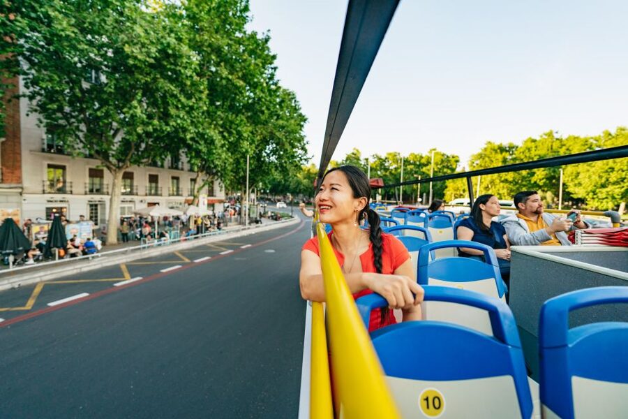 Madrid: Panoramic Route City Tour - Route 2 (Green) for Modern Madrid: Bernabéu, museums, and Puerta del Sol