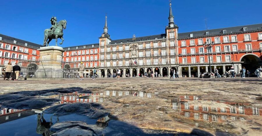 Madrid: Royal Palace Entry Ticket and Small Group Tour - The 30-Minute Madrid Walk Before the Palace Visit