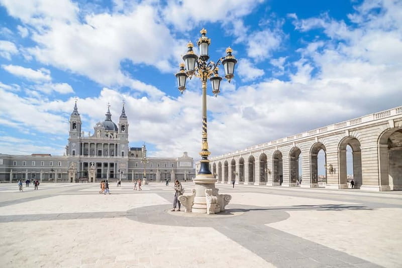 Madrid: Royal Palace Expert Guided Tour with Skip-the-Line - Royal Gardens Time: The Best Kind of Free Time