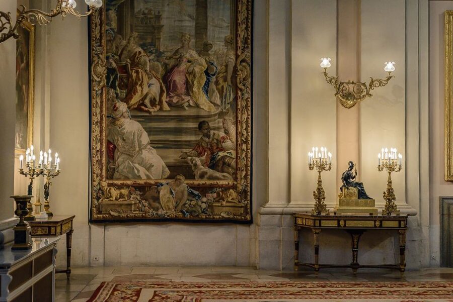 Madrid: Royal Palace Expert Guided Tour with Skip-the-Line - Art and Artifacts: Giordano and Goya You Can Spot