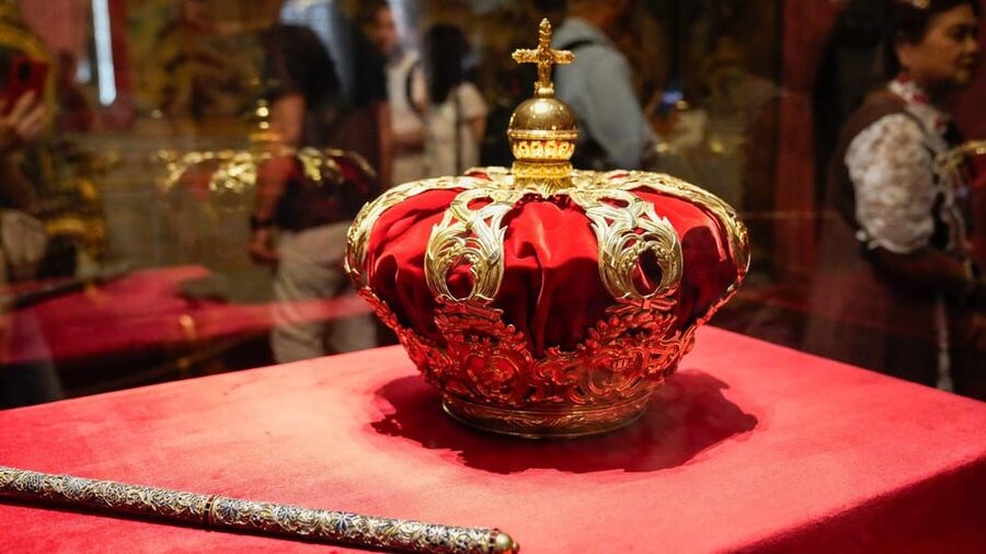 Madrid: Royal Palace Guided Tour with Entry Ticket - Should you book this Royal Palace early-entry guided tour?