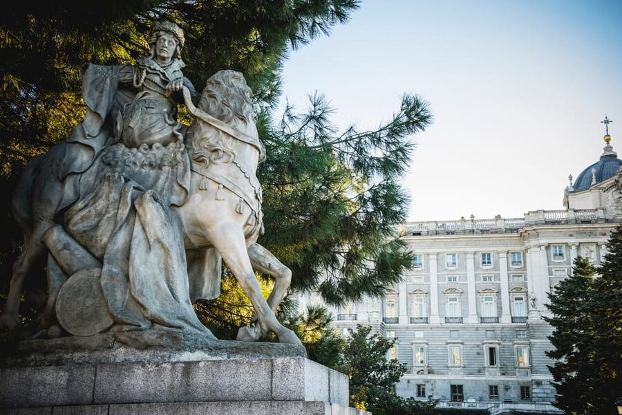 Madrid: Royal Palace Guided Tour with Skip-the-Line Entry - Who this tour is best for
