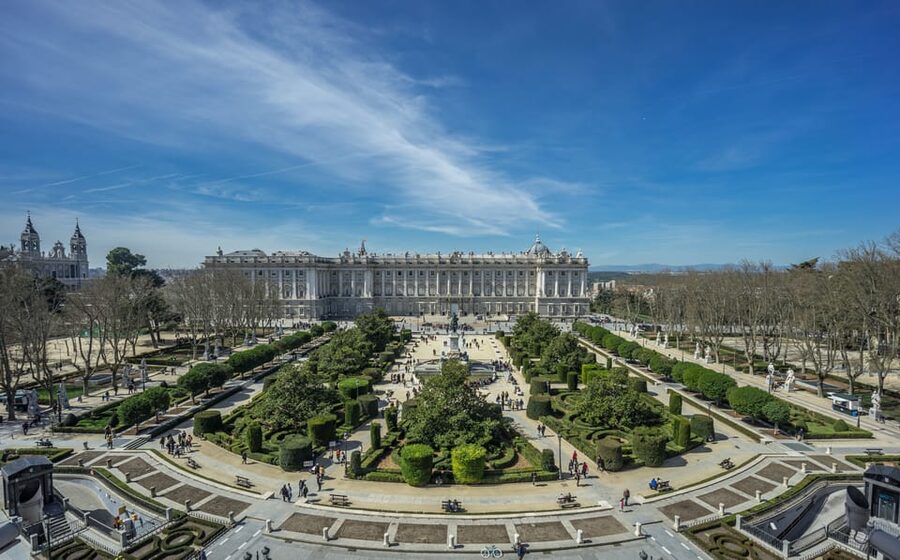 Madrid: Royal Palace Guided Tour with Skip-the-Line Entry - Private royal rooms, plus the palace’s famous collections