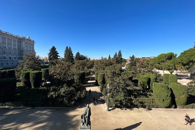 Madrid: Royal Palace Guided Tour with Skip the Line Ticket - Meeting point, timing, and the practical stuff you should not skip