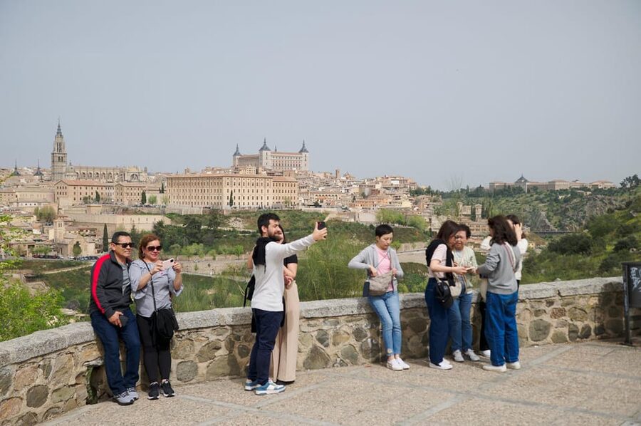 Madrid: Segovia and Toledo Tour, Alcazar, and Cathedral - How the included headphones and ticketing affect your day