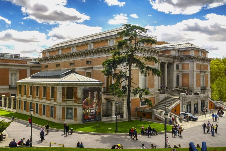 Madrid: Small Group of Prado Museum Tour & Optional Tapas - No backpacks at the Prado: the rule that can ruin your day