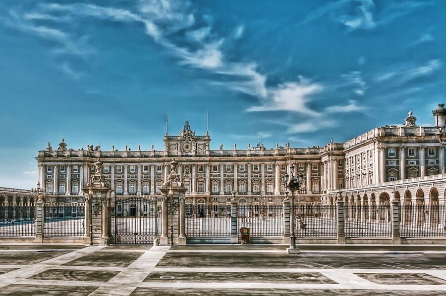 Madrid: Small-Group Royal Palace Guided Tour (Up to 8) - Time and pacing in 2 hours: what you will get, and what you might skip
