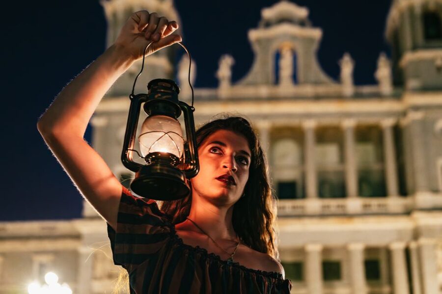 Madrid: Spanish Inquisition and Legends Evening Walking Tour - What happens outside, and what does not: entrances are not included