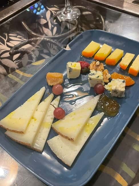 Madrid: Tapas & Wine Tour with Visit to a Rooftop - Gluten-free and vegetarian options that keep you in the flow