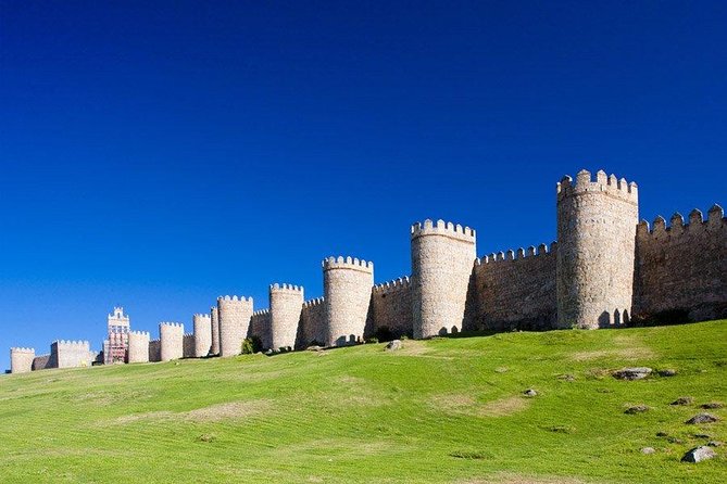Madrid to Avila & Segovia: Full-Day Highlights Tour - Sierra de Guadarrama: the scenery break before the stone cities