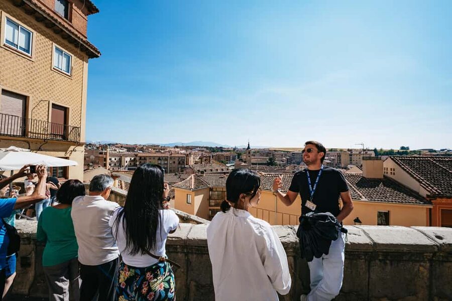 Madrid: Toledo & Segovia Tour w/ Cathedral, Alcazar & Lunch - Segovia first the aqueduct, then the Cathedral of Segovia in Plaza Mayor
