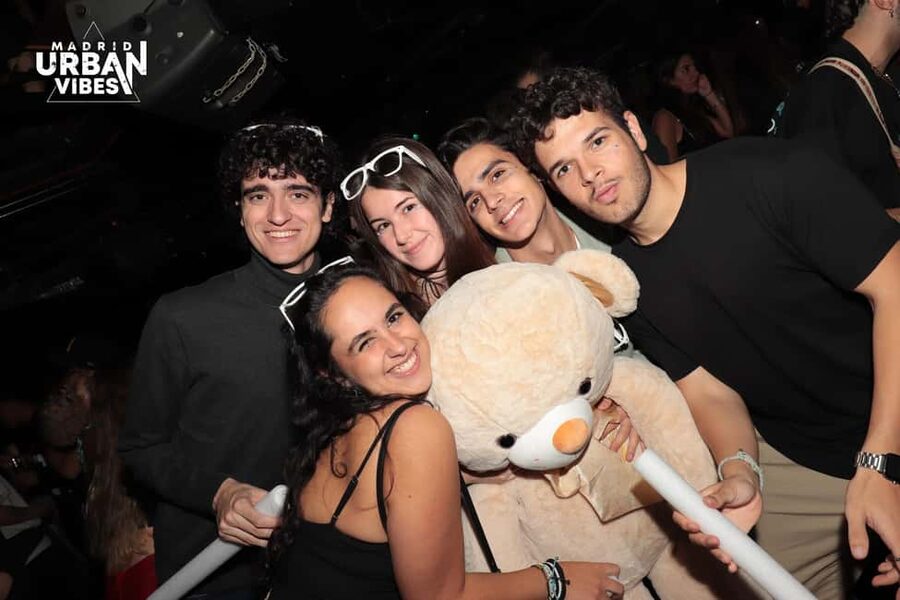 Madrid: Top Pub Crawl with Drinks and Free Nightclub Entry - The First Bar: Free Shots and the Ice Breaker Moment