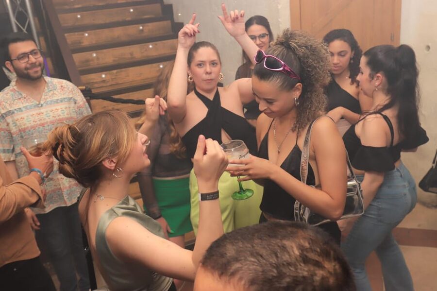 Madrid: Top Pub Crawl with Drinks and Free Nightclub Entry - Price and Value: Is $14 Actually a Good Deal?
