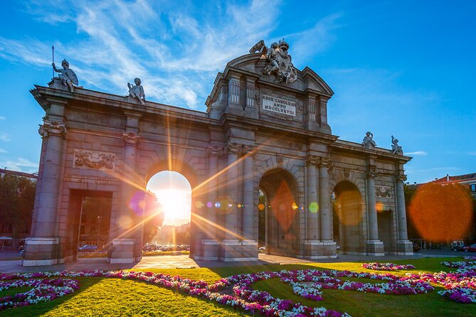 Madrid Walking Tour from Puerta del Sol to Retiro Park - Banco de España: Vaults, Famous Robbery Talk, and Madrid Pop Culture