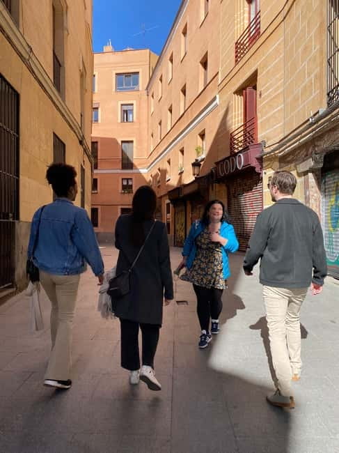 Madrid: Welcome to Madrid Guided Walking Tour - Key reasons this walking tour works so well