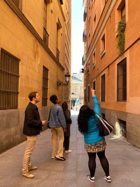 Madrid: Welcome to Madrid Guided Walking Tour - Meeting at the Fountain of Orpheus, then learning Madrid’s layout quickly