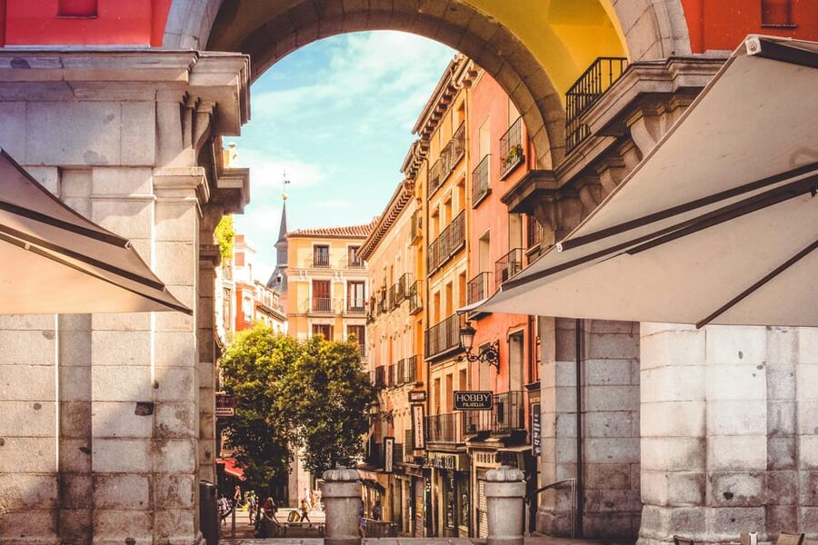 Madrid: Welcome to Madrid Guided Walking Tour in English - A first-time Madrid route that actually makes sense