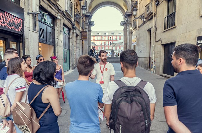 Majestic Madrid Walking Tour - Edificio Metropolis and Plaza de España: architecture plus Cervantes, all in one loop