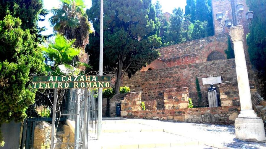 Málaga: 2h Walking Historical Tour–Art, Culture and Legends - A fast, smart way to get your bearings in Malaga