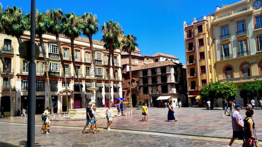 Málaga: 2h Walking Historical Tour–Art, Culture and Legends - Atarazanas Market: a shipyard turned food compass